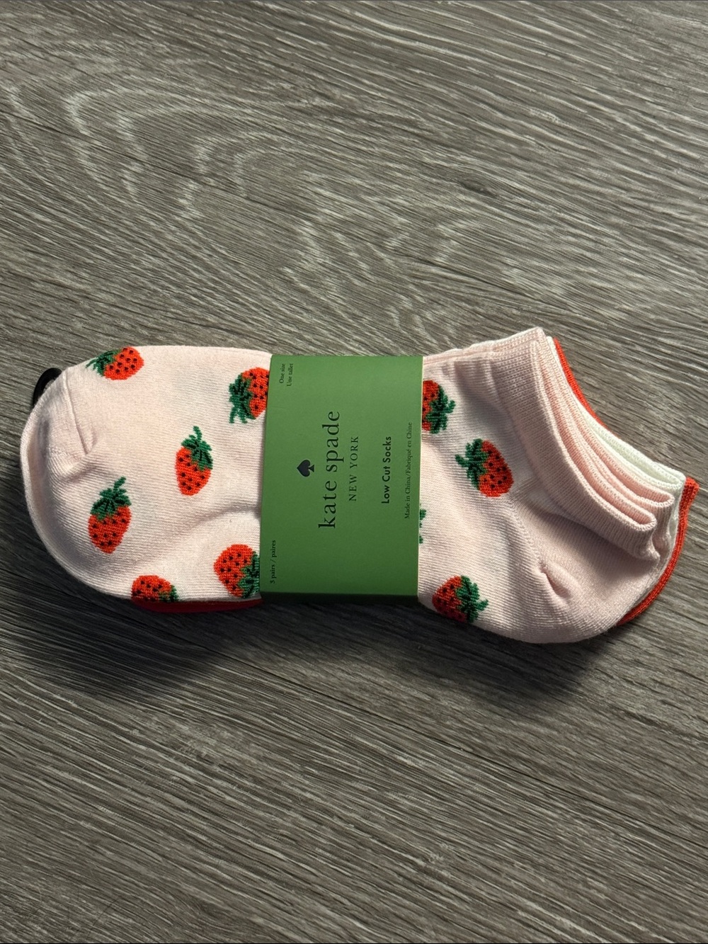NWT. Kate Spade Low-Cut Ankle Socks.3 pack.One size. 1strawberry, 1 white, 1 red